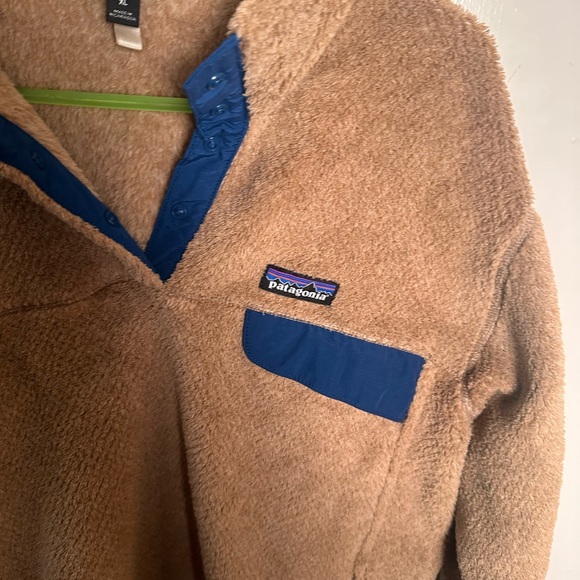 Patagonia Tan and Blue Women's Cowl Sweater - Picture 3 of 5